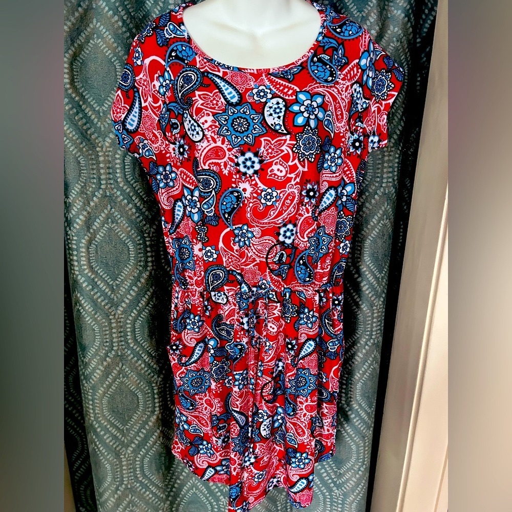 Colorful, comfy dress with drawstring and pockets. Perfect for summer!